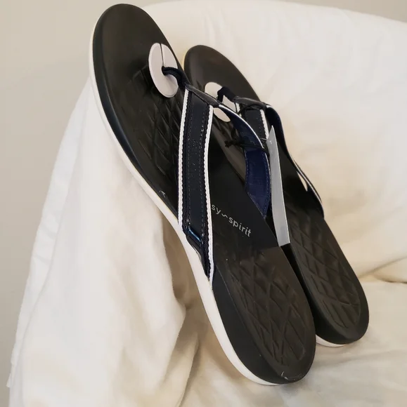 Women's Easy Spirit Flip Flop - Picture 3 of 3